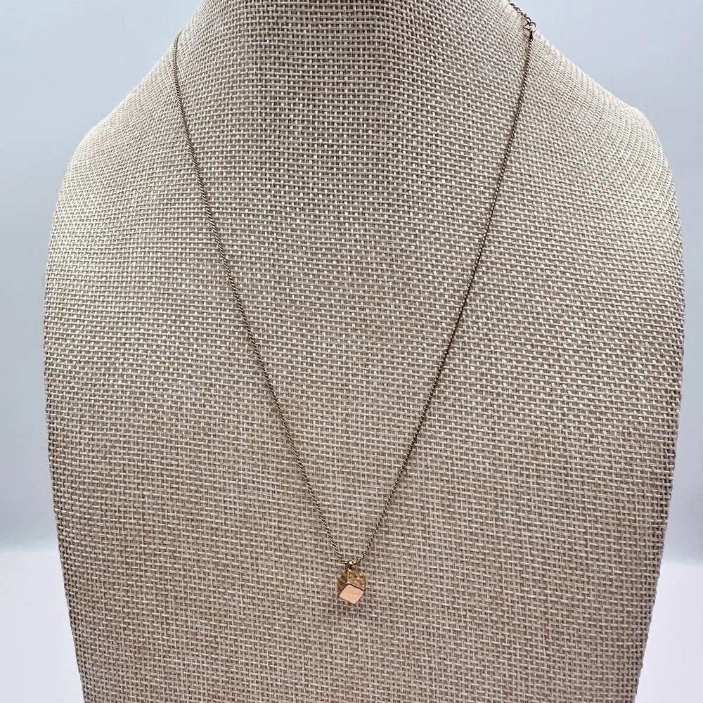 Vintage Y2K Gold Tone Hammered Cube Geometric Pendant Necklace Women's Jewelry‎